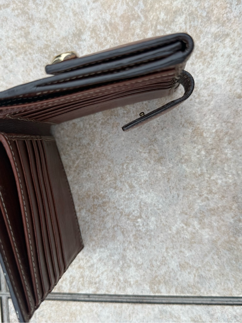 Gucci Brown Leather Men's Bifold Wallet with Gold-Tone Snap - Picture 11 of 16